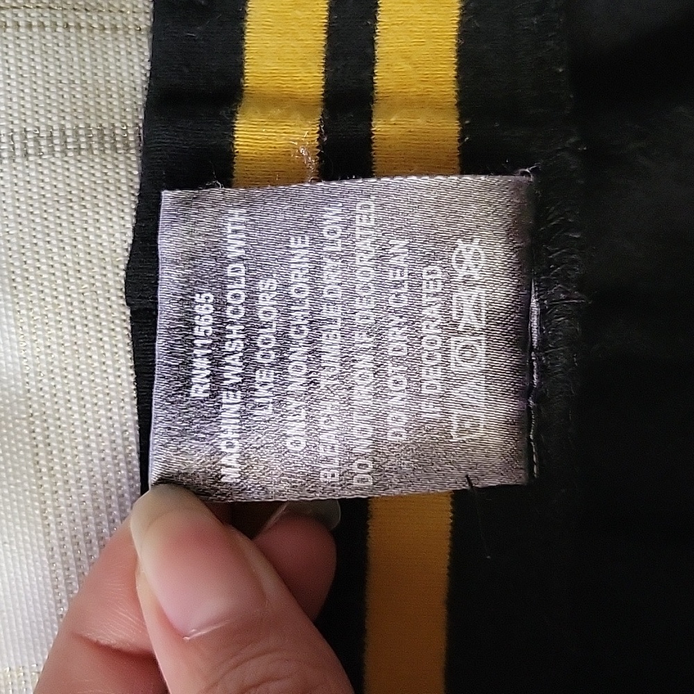 Harry Potter Hogwarts Alumni Joggers - Picture 9 of 14